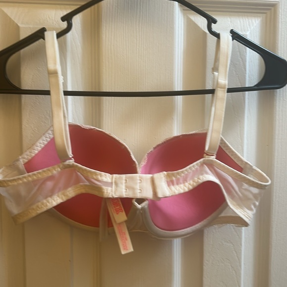 PINK Victoria's Secret Cream Lace Bra NWOT - Picture 2 of 4